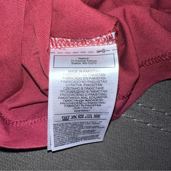 Reebok Classic Red Tee women’s small red/burgundy - Picture 3 of 5